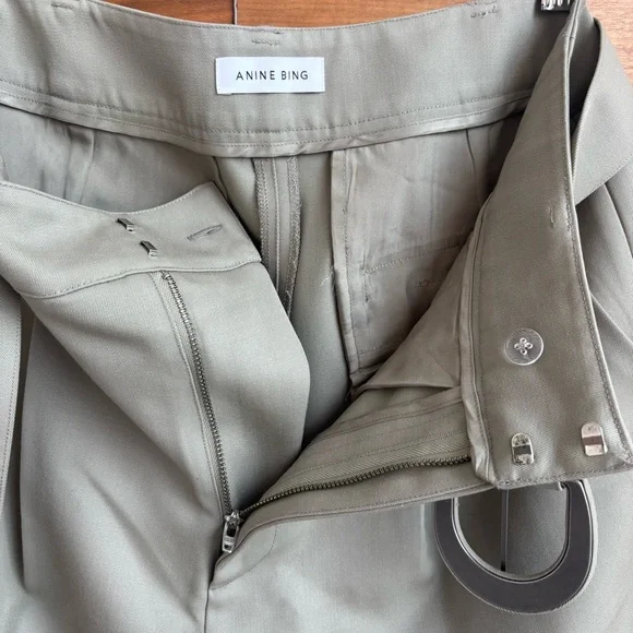 ANINE BING BECKY SHORT IN GREEN KHAKI, SIZE EU 40/US XL